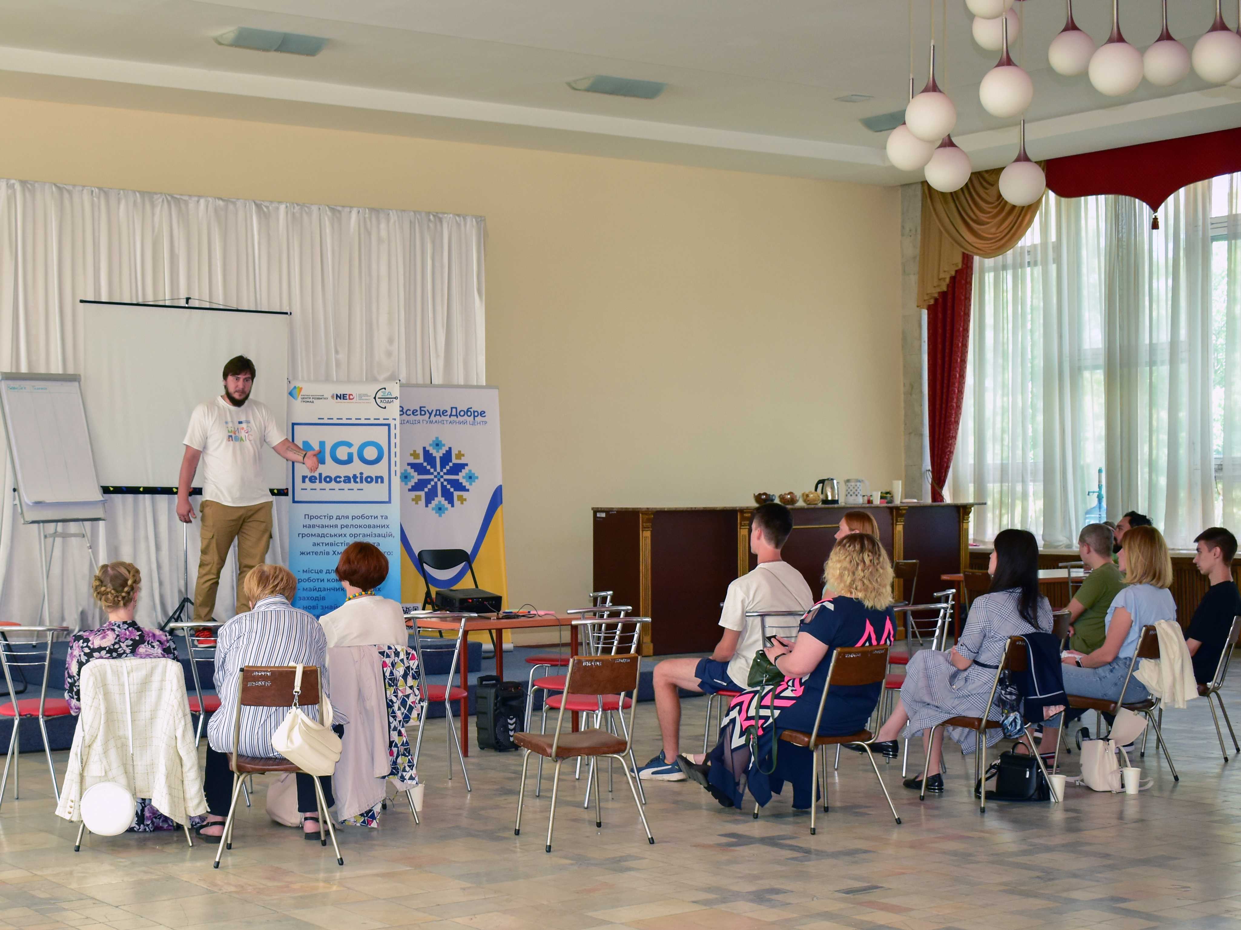 dsc 0034 - У Хмельницькому провели Круглий стіл для місцевих та релокованих активістів та громадських організацій